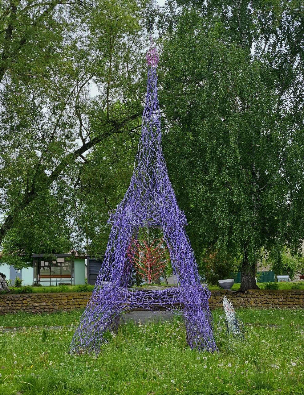 Башня из проволоки, вид спереди